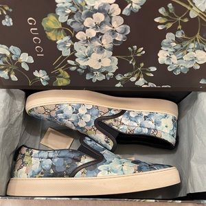 GUCCI MEN'S BLOOM FLOWER PRINT BLUE GG SUPREME COATED CANVAS SLIP SNEAKERS